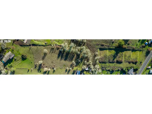 1448 Lookingglass RD, Roseburg, OR 97471