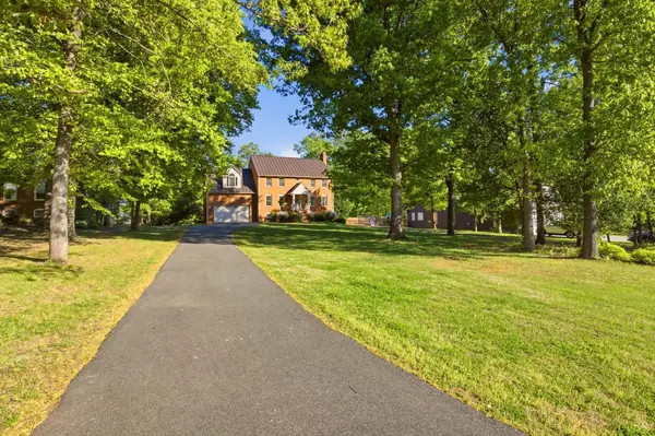 215 London Downs DR, Forest, VA 24551