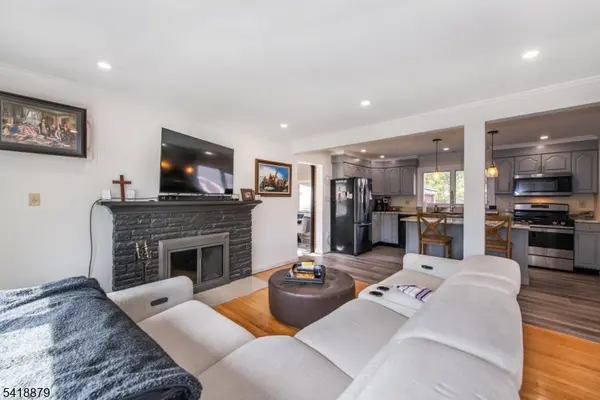 23 Lois Ave, Clifton City, NJ 07014