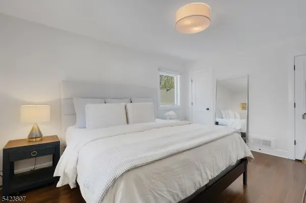 98 N Summit Ave, Chatham Boro, NJ 07928