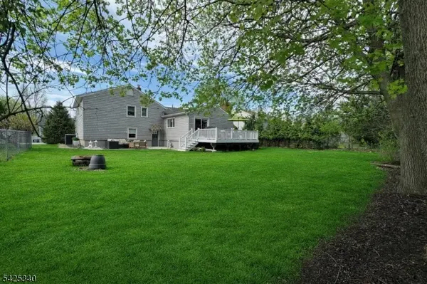 8 Alcott Dr, Livingston Twp., NJ 07039