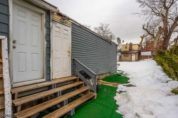 180 State St, Perth Amboy City, NJ 08861