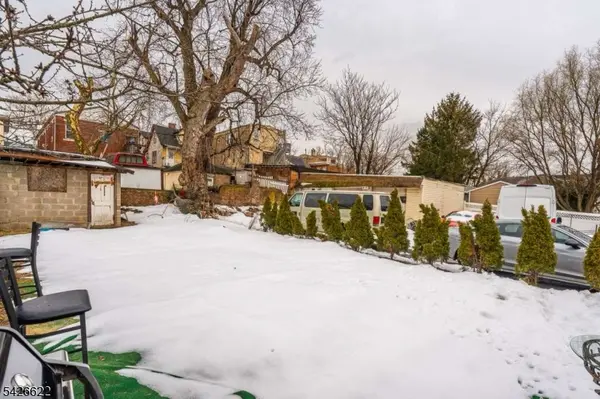 180 State St, Perth Amboy City, NJ 08861