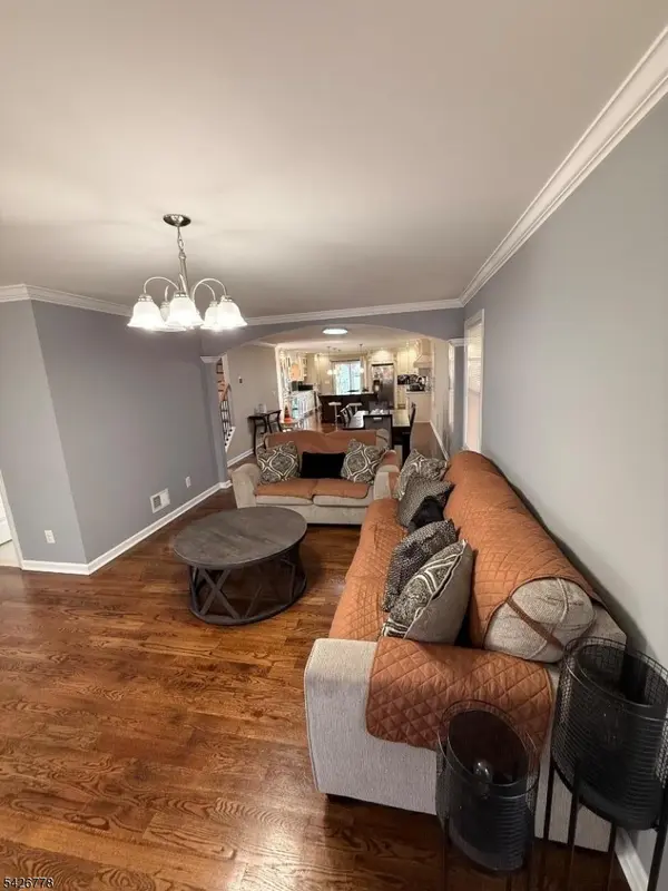 555 Hussa St, Linden City, NJ 07036