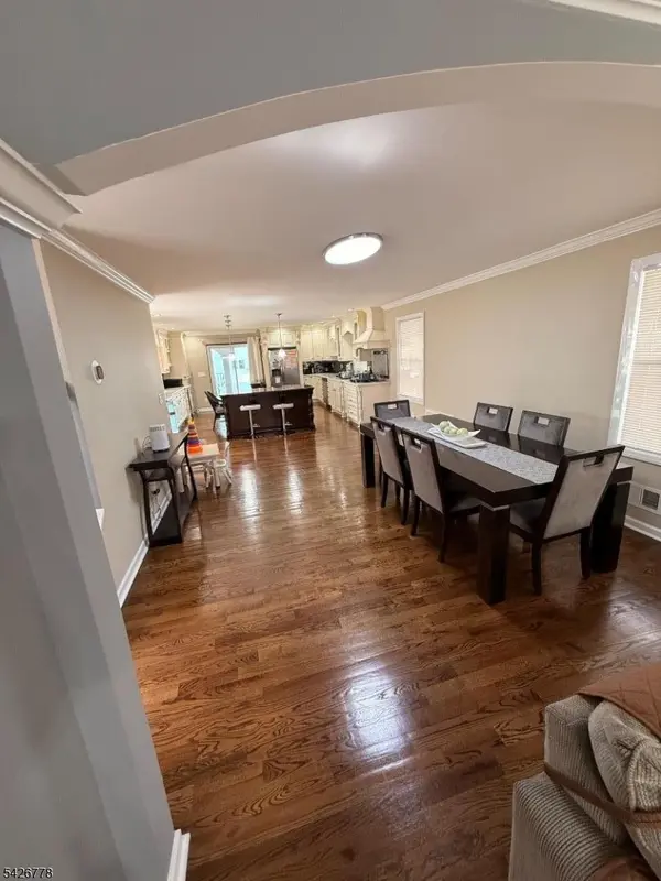 555 Hussa St, Linden City, NJ 07036