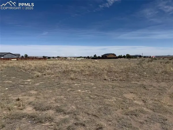 583 E Woodleaf DR, Pueblo, CO 81007