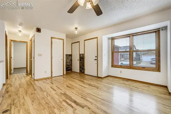 5855 Grapevine DR, Colorado Springs, CO 80923