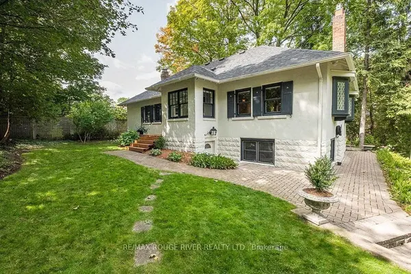 11 Donwoods DR, Toronto C12, ON M4N 2E9