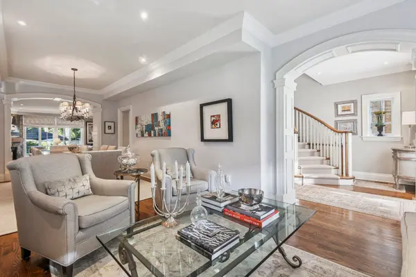 45 Lascelles BLVD, Toronto C03, ON M5P 2C9