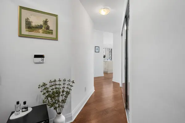 1080 Bay ST #2410, Toronto C01, ON M5S 0A5