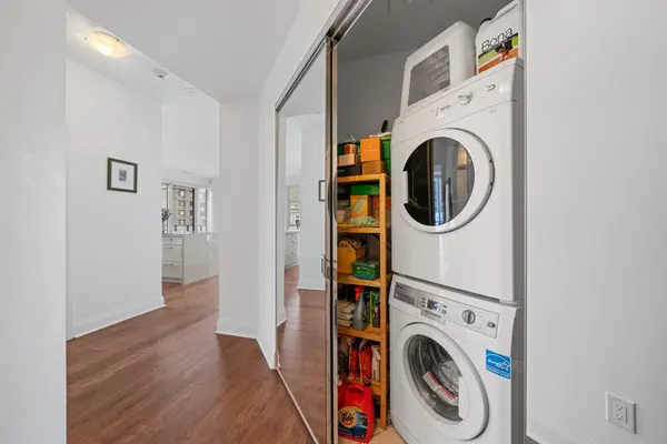 1080 Bay ST #2410, Toronto C01, ON M5S 0A5