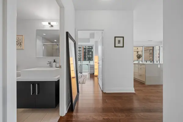 1080 Bay ST #2410, Toronto C01, ON M5S 0A5