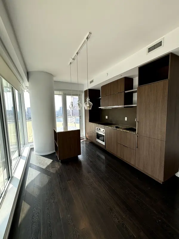 197 Yonge ST #1409, Toronto C08, ON M5B 0C1