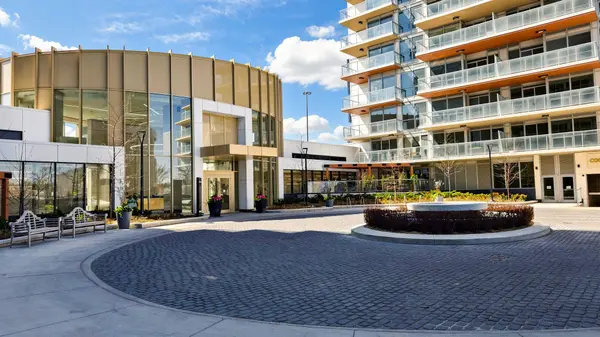 25 McMahon DR, Toronto C15, ON M2K 0J1