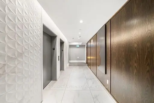 3 Southvale DR #303, Toronto C11, ON M4G 1G2