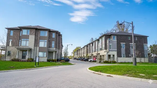 384 Arctic Red DR #34, Oshawa, ON L1L 0M5