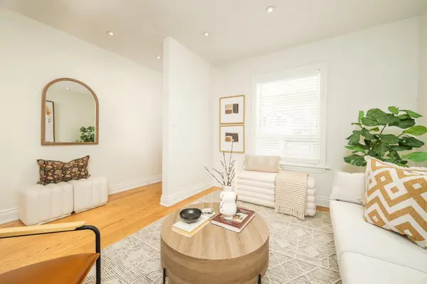 10 Eldon AVE, Toronto E03, ON M4C 5G1