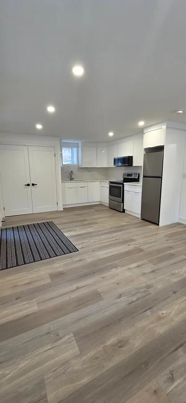 599 Burton RD, Oshawa, ON L1J 3Z9