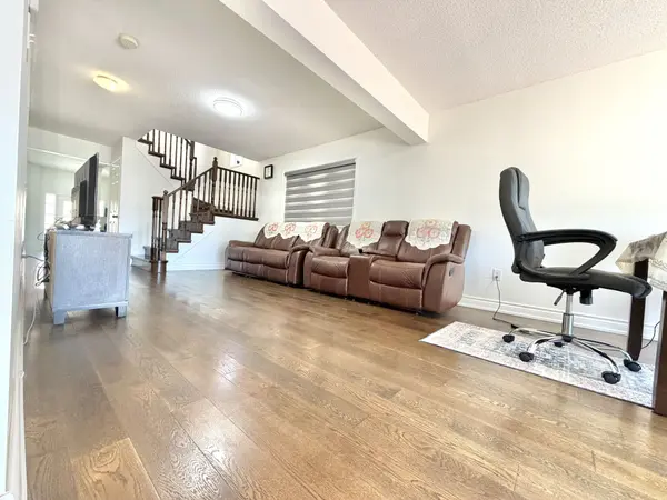 7 Barnham ST, Ajax, ON M1Z 0M5