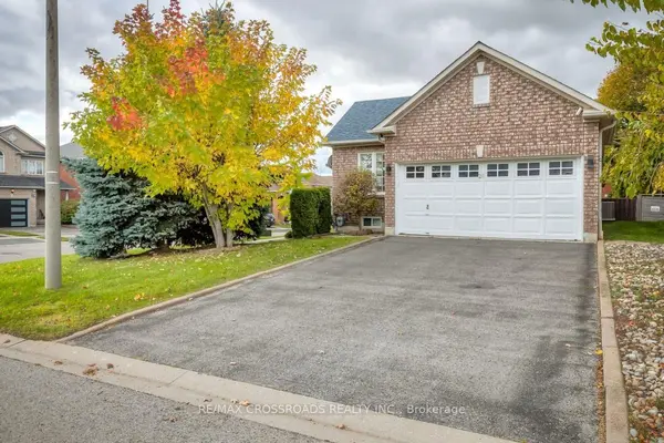 26 Lurosa CRES, Whitby, ON L1R 3A9