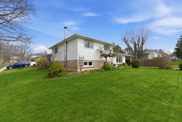 72 Clover Ridge DR E, Ajax, ON L1S 1G7