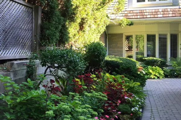 462 Beacon Hall DR, Aurora, ON L4G 0L3