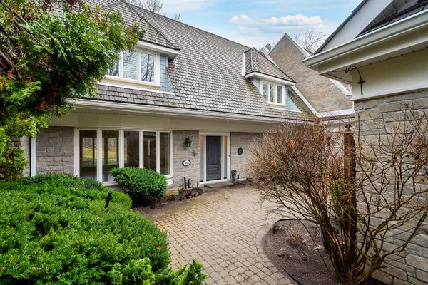 462 Beacon Hall DR, Aurora, ON L4G 0L3