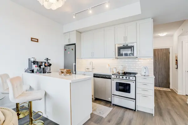 20 Gatineau DR #1010, Vaughan, ON L4J 0L3