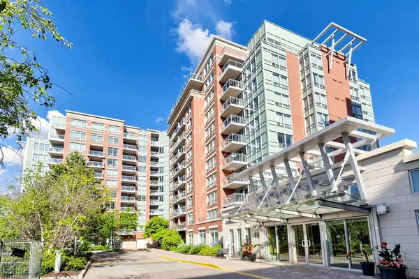 48 Suncrest BLVD #911, Markham, ON L3T 7Y5