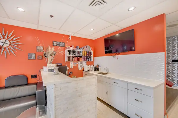 1102 Centre ST #1B, Vaughan, ON L4J 3M8