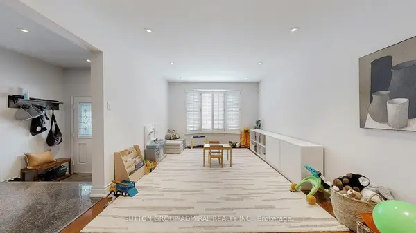 239 Rose Green DR, Vaughan, ON L4J 4R3