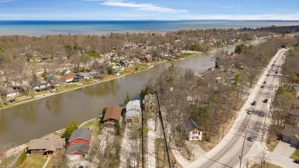 2026 River RD W, Wasaga Beach, ON L9Z 2W1