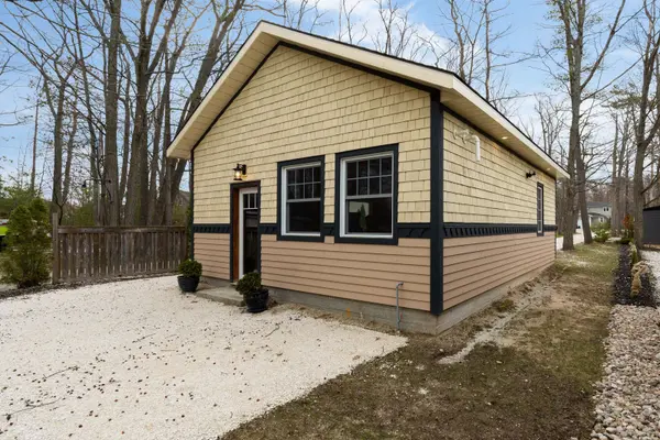 2026 River RD W, Wasaga Beach, ON L9Z 2W1