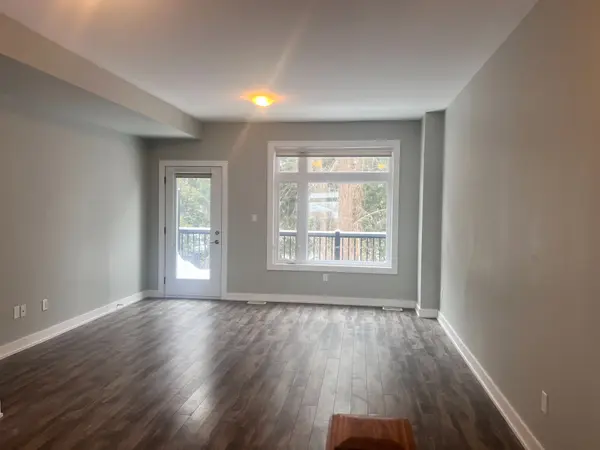 540 Essa RD #49, Barrie, ON L9J 0H2