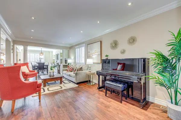 2112 Redstone CRES, Oakville, ON L6M 5B2