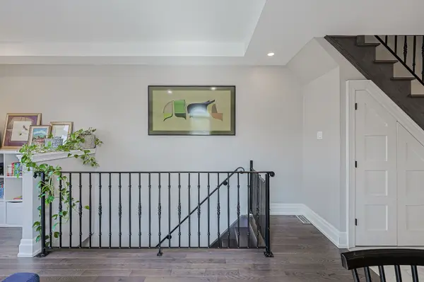 9B Harlton CRES, Toronto W03, ON M6M 1L2