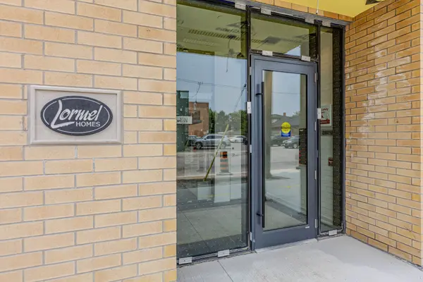 6 Chartwell RD #304, Toronto W07, ON M8Z 0H2