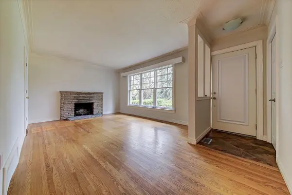 463 Avon CRES, Oakville, ON L6J 2T2