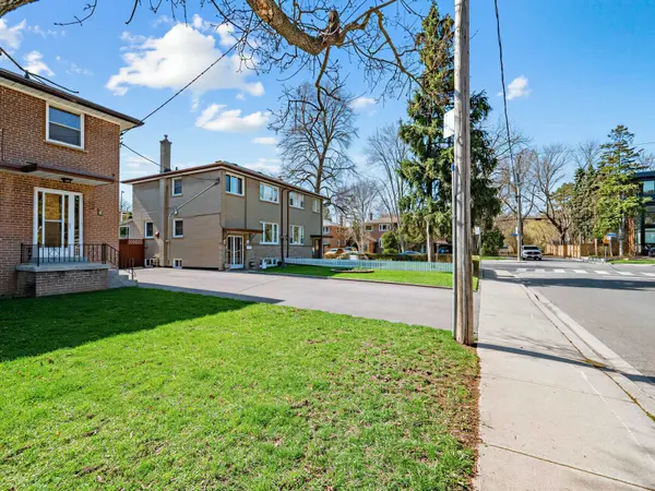 7 Crosby AVE, Toronto W02, ON M6S 2P8