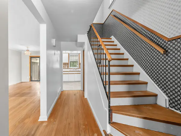 7 Crosby AVE, Toronto W02, ON M6S 2P8