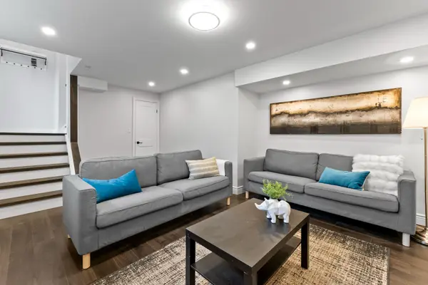 7209 Fayette CIR, Mississauga, ON L5N 1Y5