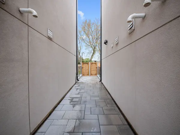 10 Katherine RD #Lower, Toronto W05, ON M3K 1H9