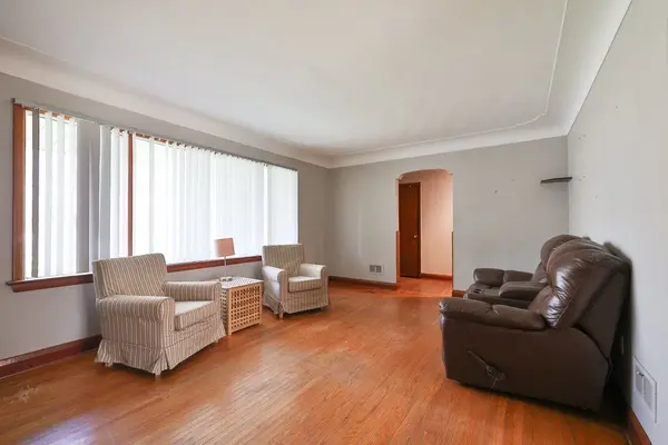 759 King RD, Burlington, ON L7T 3K7