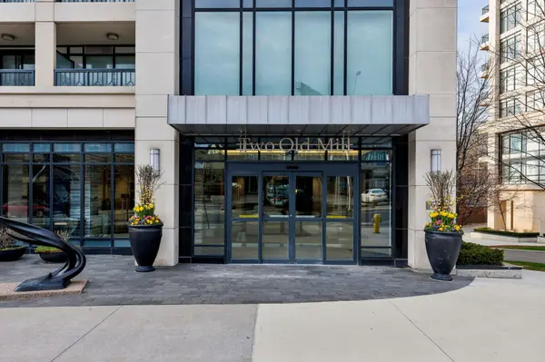 2 Old Mill DR #504, Toronto W01, ON M6S 0A2