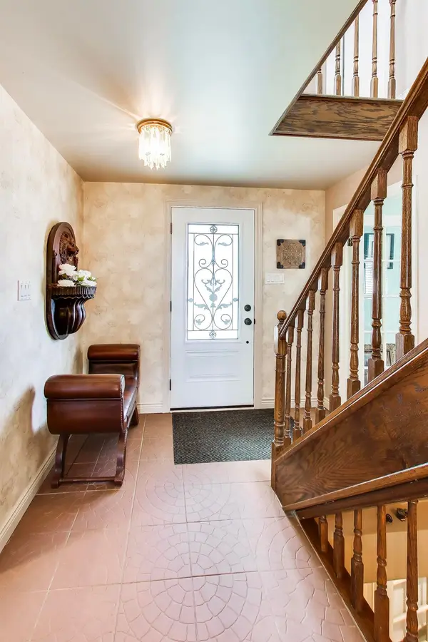 76 Ashbourne DR, Toronto W08, ON M9B 4H5