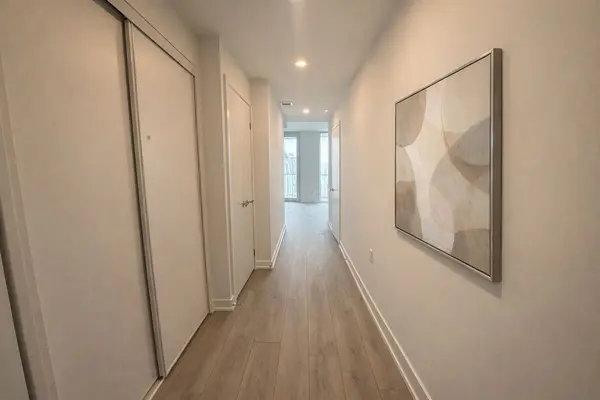 1 Fairview RD E #2408, Mississauga, ON L5A 0B4