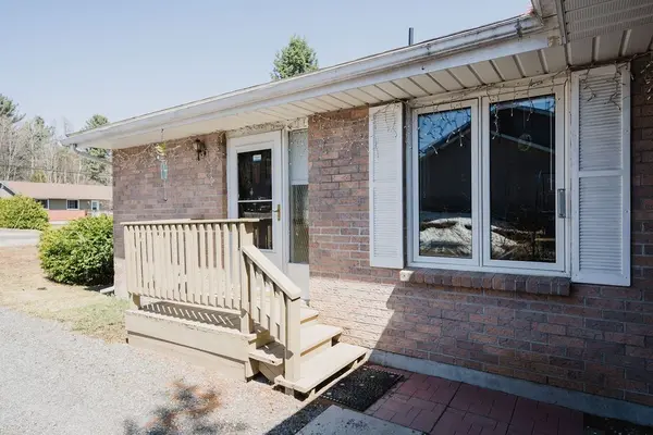 27 Queen ST, Sundridge, ON P0A 1Z0