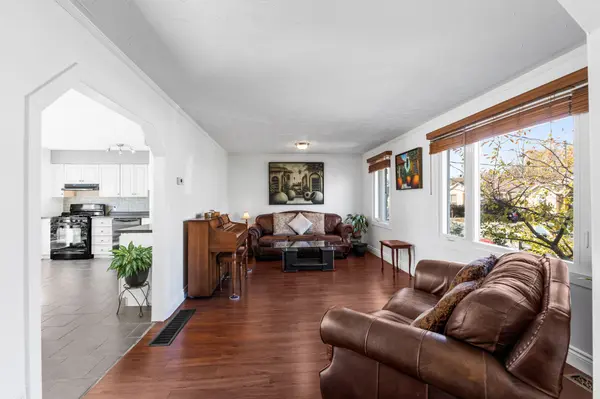 1902 Rosebella AVE, Blossom Park - Airport And Area, ON K1T 1G7