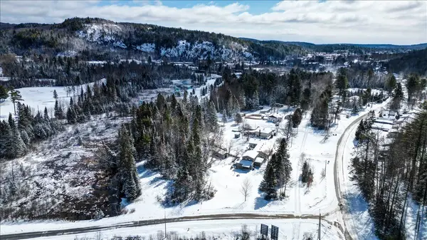 4 Nicklaus DR, Bancroft, ON K0L 1C0