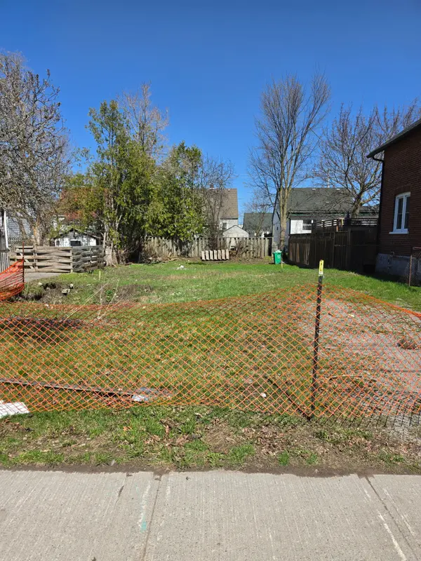 434 Edison AVE, Peterborough, ON K9J 4G3